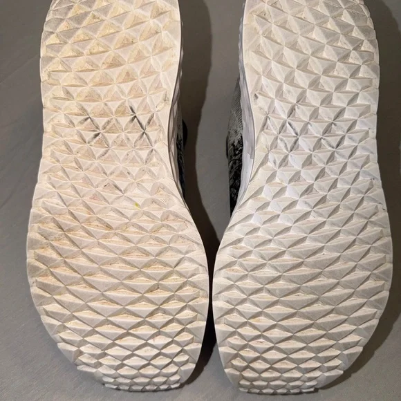 NOBULL Women's 8.5/ men's 7 translucent cactus Blossom shoes - Picture 9 of 16